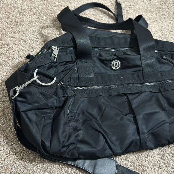 Lululemon - Picture 3 of 10